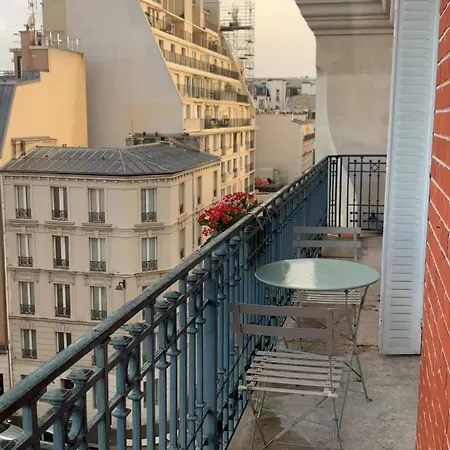 Parisian With Balcony Appartamento Parigi