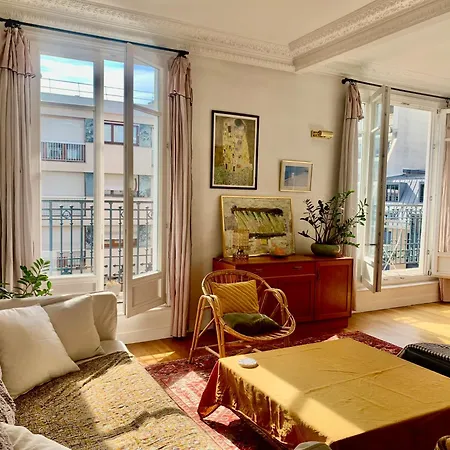 Appartamento Parisian With Balcony